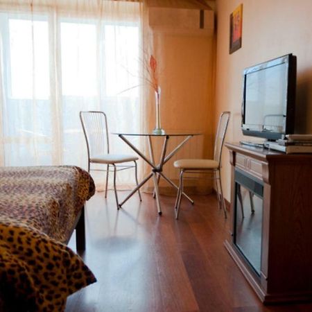 Modern Apartment With Panoramic View Near Metro 23August Harkov Kültér fotó