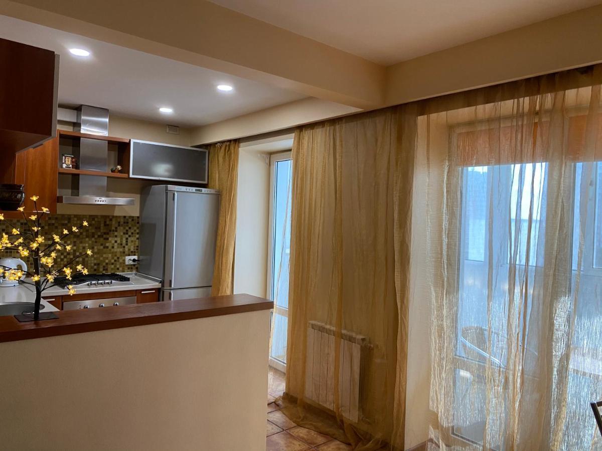 Modern Apartment With Panoramic View Near Metro 23August Harkov Kültér fotó