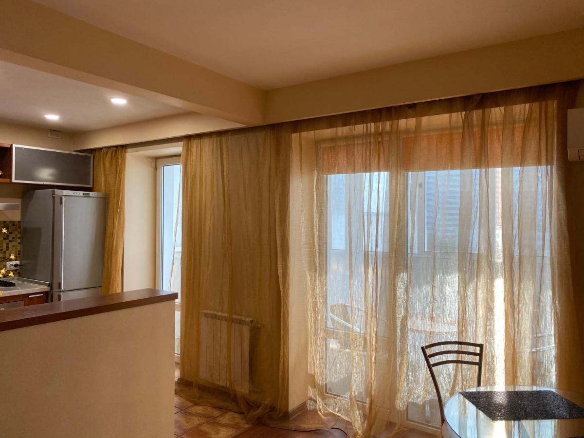 Modern Apartment With Panoramic View Near Metro 23August Harkov Kültér fotó