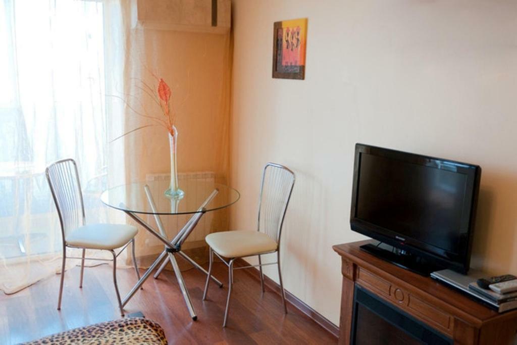 Modern Apartment With Panoramic View Near Metro 23August Harkov Kültér fotó